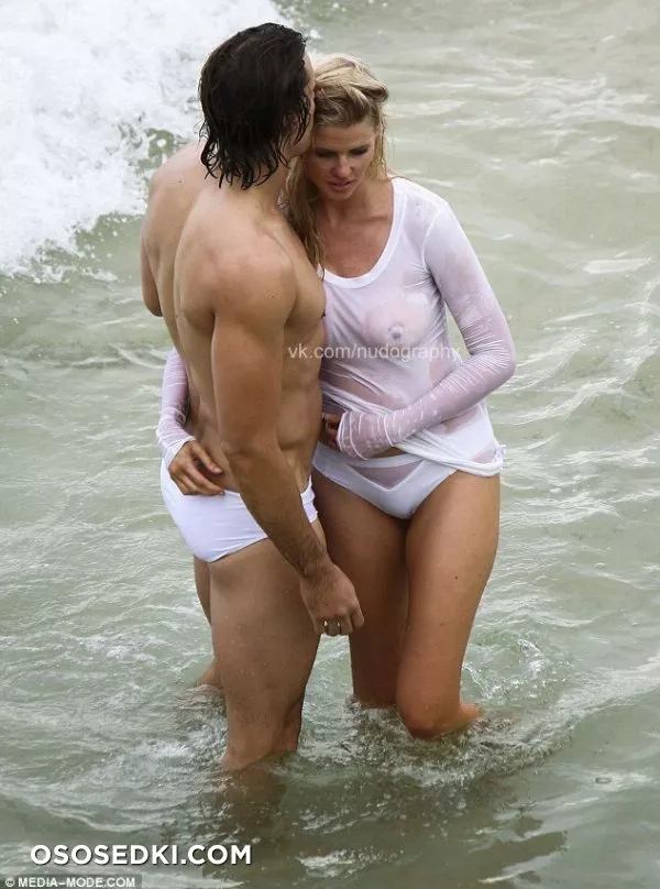 Лара Стоун голая - фото Lara Stone - 14