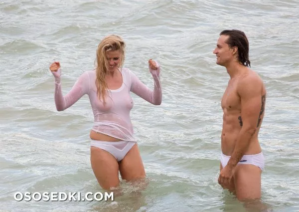 Лара Стоун голая - фото Lara Stone - 17