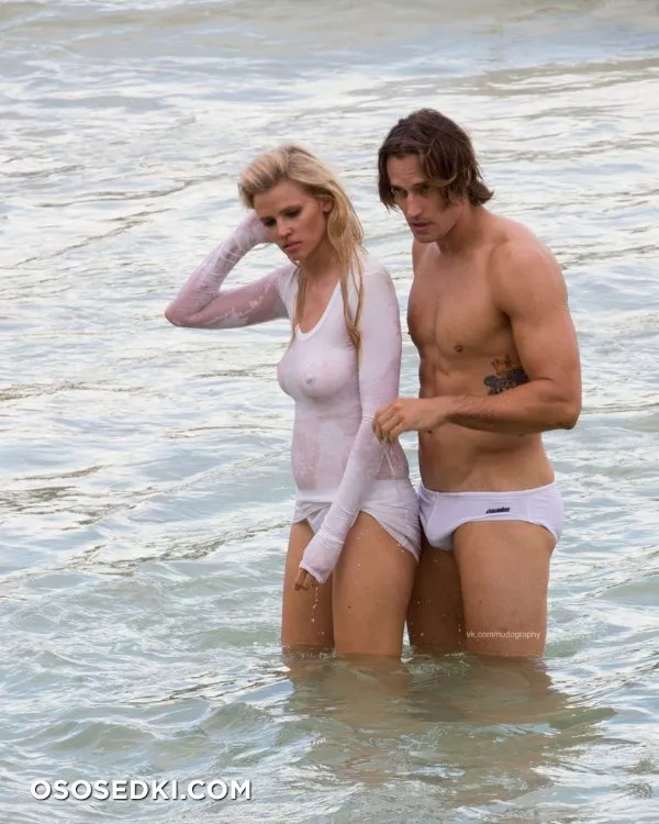 Лара Стоун голая - фото Lara Stone - 21