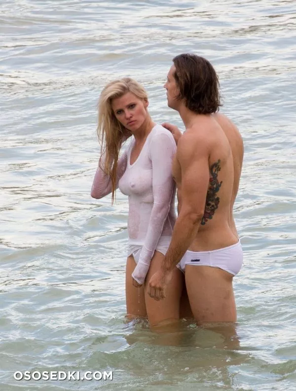 Лара Стоун голая - фото Lara Stone - 24