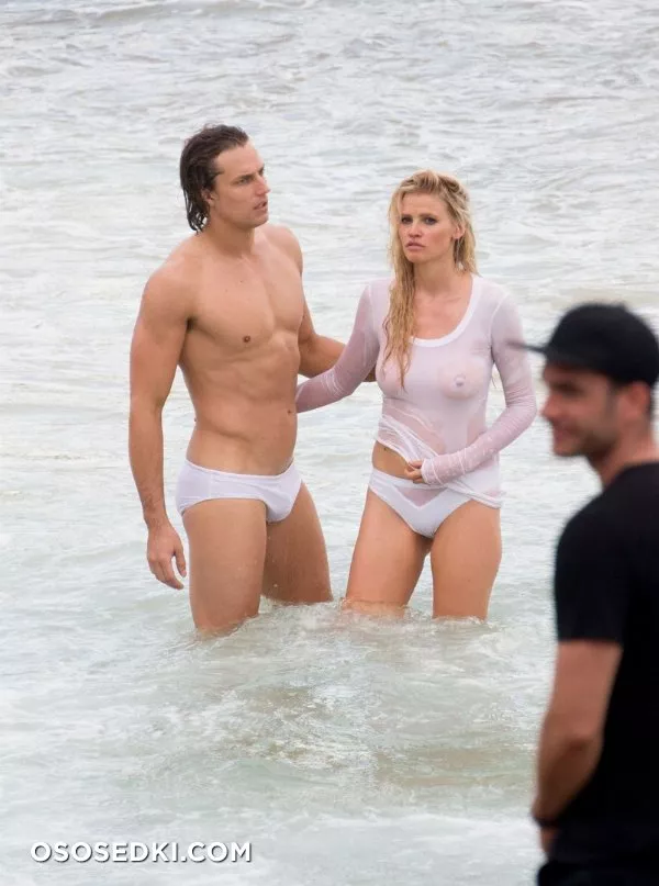 Лара Стоун голая - фото Lara Stone - 34