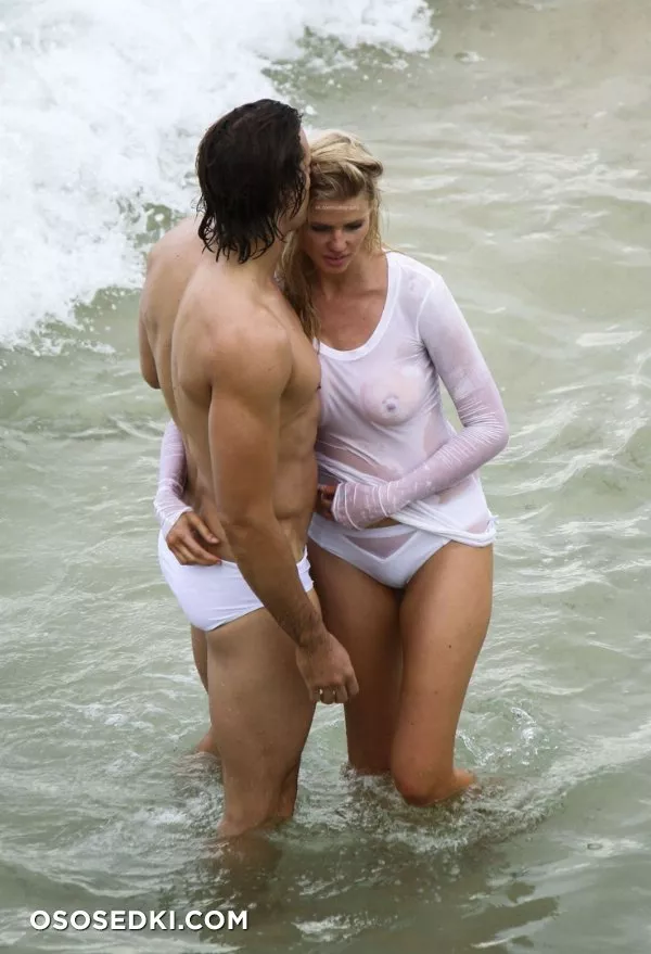 Лара Стоун голая - фото Lara Stone - 44