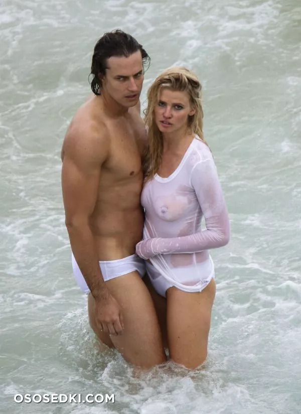 Лара Стоун голая - фото Lara Stone - 45