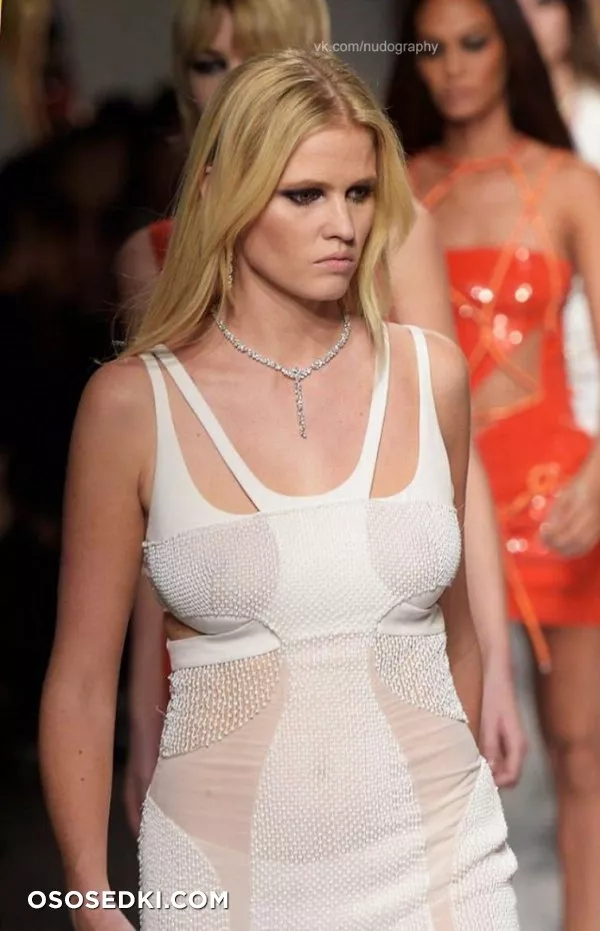 Лара Стоун голая - фото Lara Stone - 70