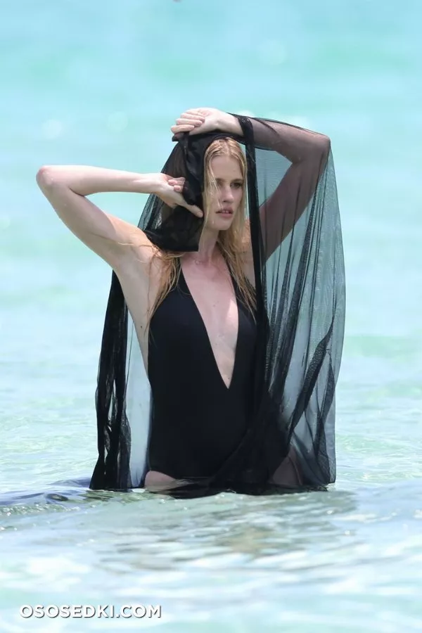 Лара Стоун голая - фото Lara Stone - 110