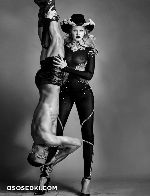 Лара Стоун голая - фото Lara Stone - 200