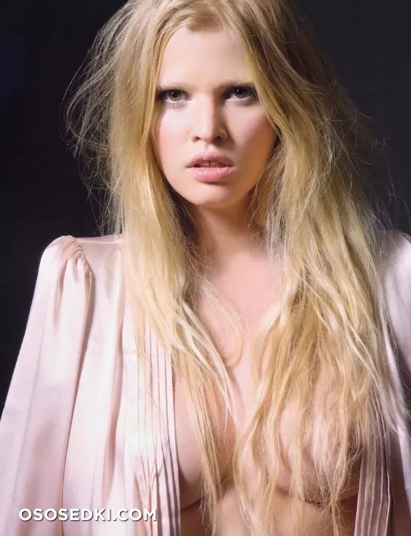 Лара Стоун голая - фото Lara Stone - 309
