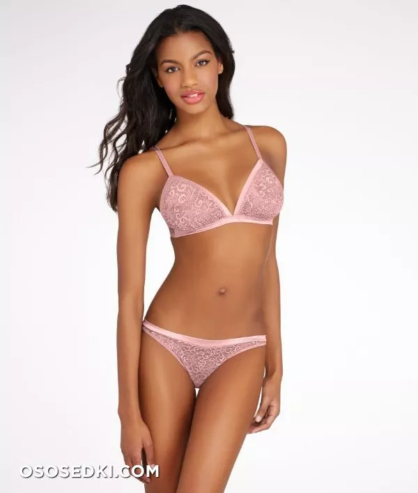 Эбони Дэвис голая - фото Ebonee Davis - 13