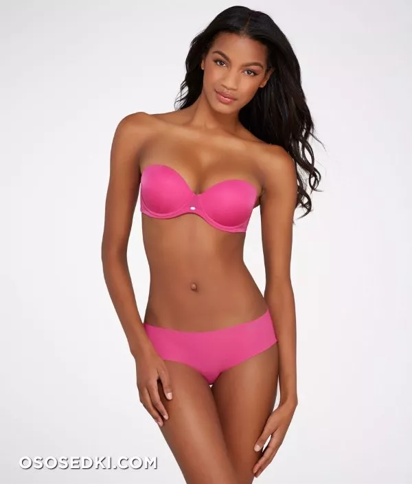 Эбони Дэвис голая - фото Ebonee Davis - 17