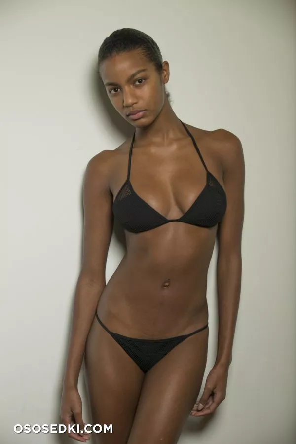 Эбони Дэвис голая - фото Ebonee Davis - 21