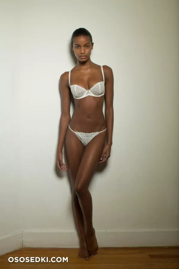Эбони Дэвис голая - фото Ebonee Davis - 22