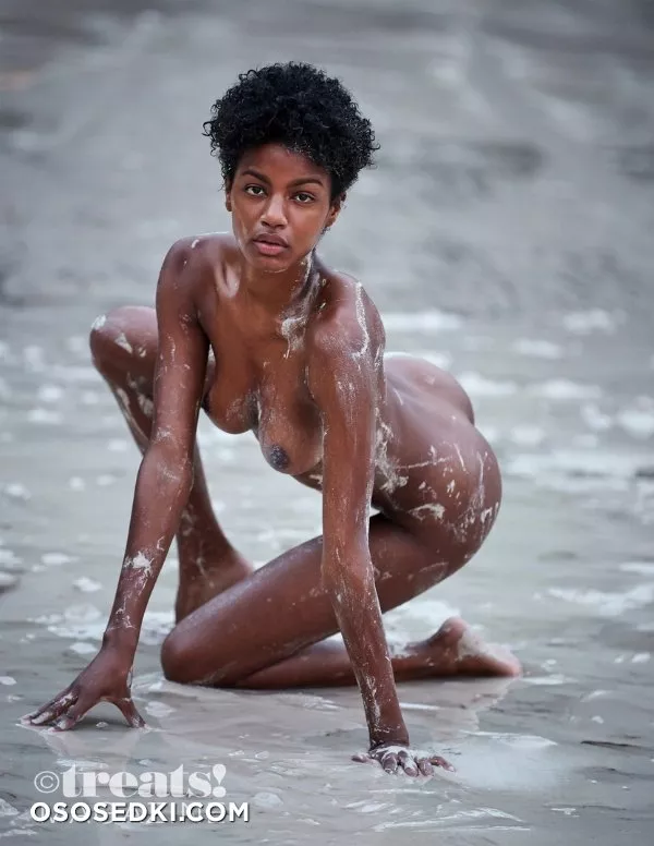 Эбони Дэвис голая - фото Ebonee Davis - 132