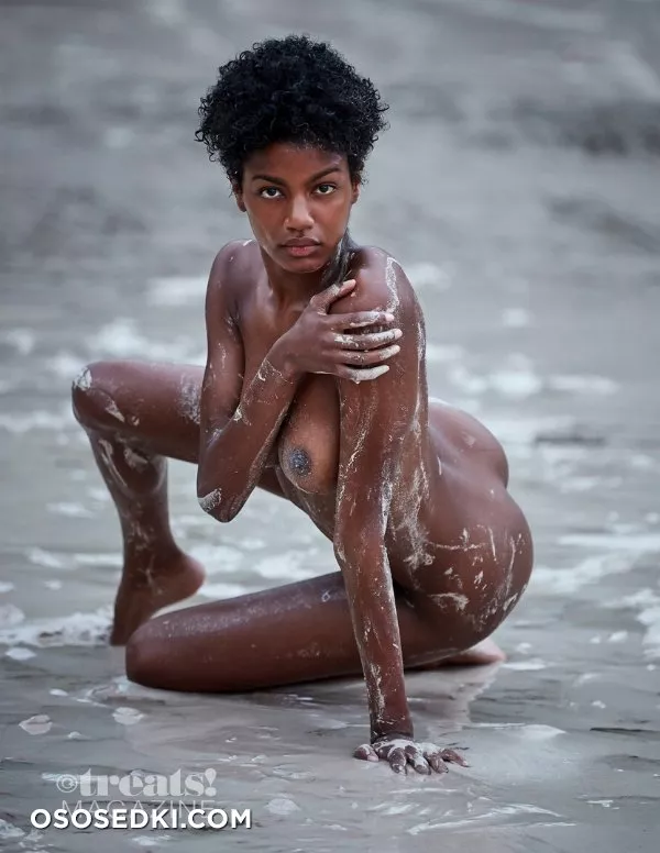 Эбони Дэвис голая - фото Ebonee Davis - 133