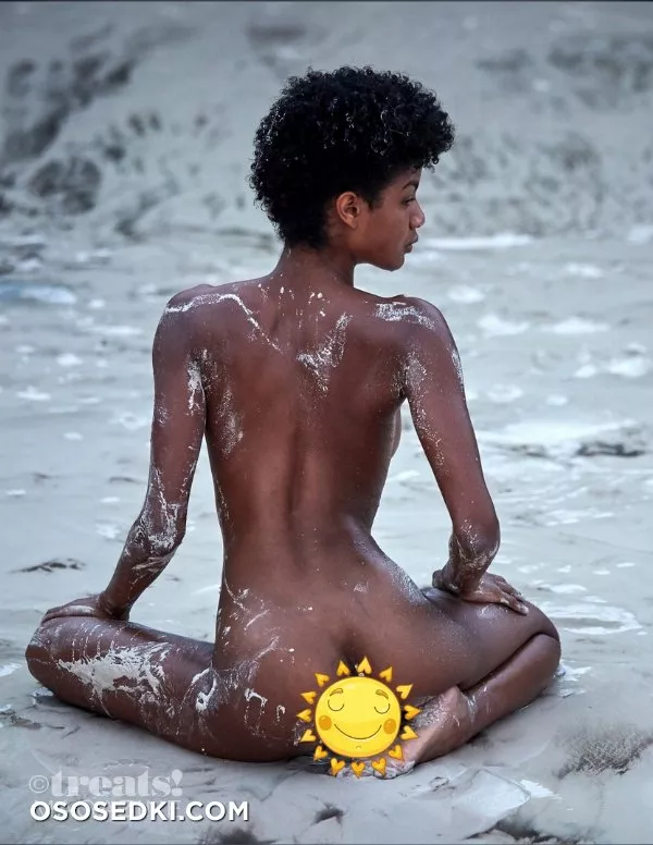 Эбони Дэвис голая - фото Ebonee Davis - 138