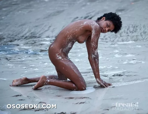 Эбони Дэвис голая - фото Ebonee Davis - 142
