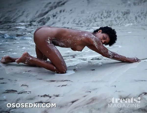 Эбони Дэвис голая - фото Ebonee Davis - 143