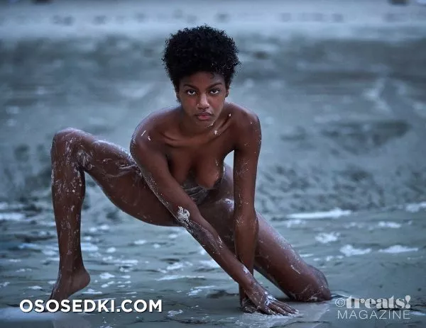 Эбони Дэвис голая - фото Ebonee Davis - 147