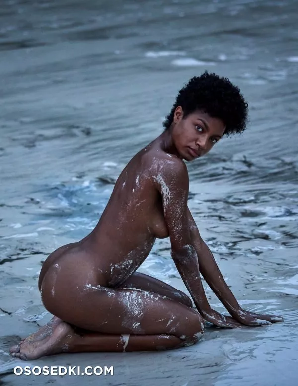 Эбони Дэвис голая - фото Ebonee Davis - 148