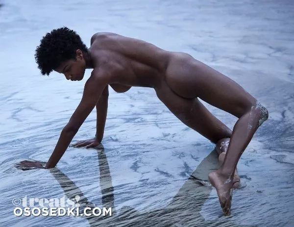 Эбони Дэвис голая - фото Ebonee Davis - 153