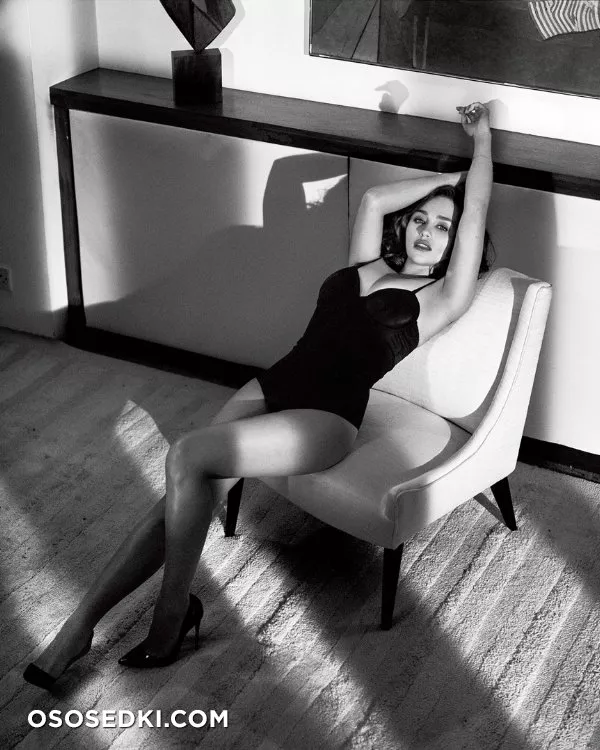 Эмилия Кларк голая - фото Emilia Clarke - 47