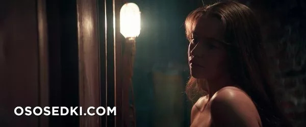 Эмилия Кларк голая - фото Emilia Clarke - 156