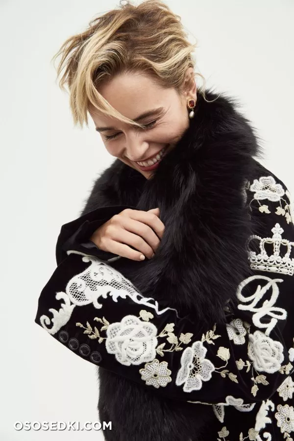 Эмилия Кларк голая - фото Emilia Clarke - 246