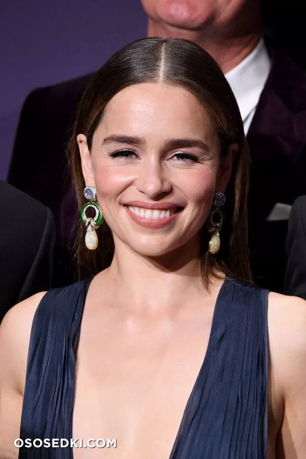 Эмилия Кларк голая - фото Emilia Clarke - 317