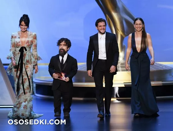 Эмилия Кларк голая - фото Emilia Clarke - 339
