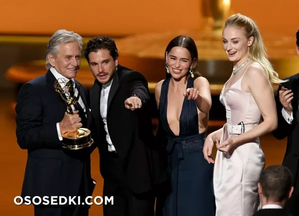 Эмилия Кларк голая - фото Emilia Clarke - 350