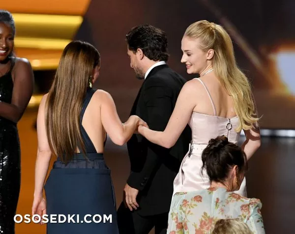 Эмилия Кларк голая - фото Emilia Clarke - 351