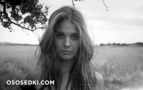 Кейтлин Стэйси голая - фото Caitlin Stasey - 8