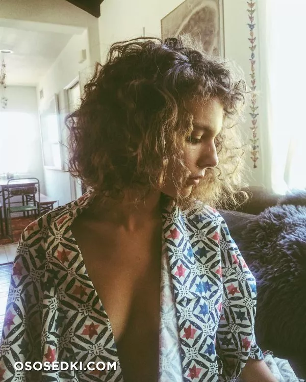 Кейтлин Стэйси голая - фото Caitlin Stasey - 32