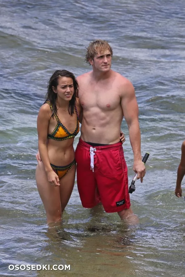 Хлоя Беннет голая - фото Chloe Bennet - 22