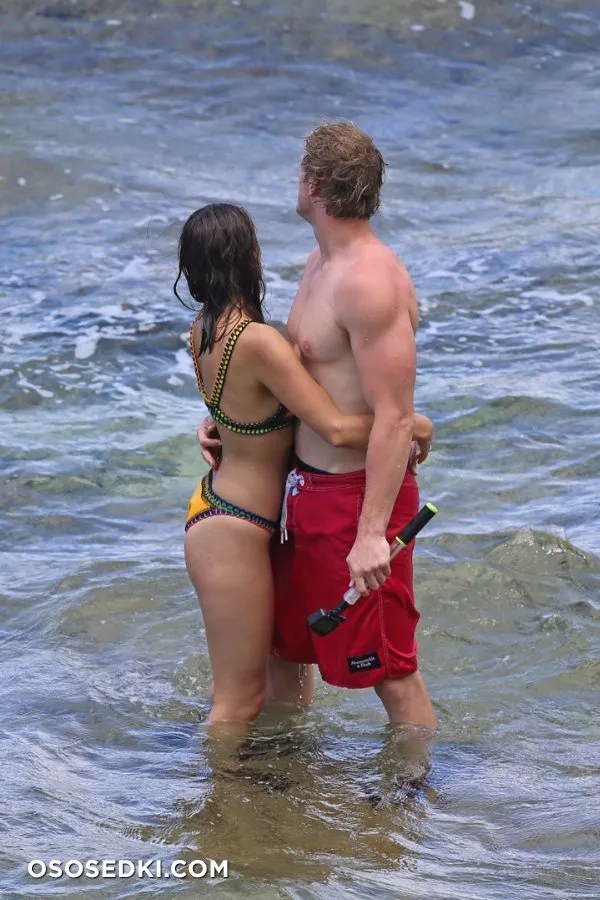Хлоя Беннет голая - фото Chloe Bennet - 41