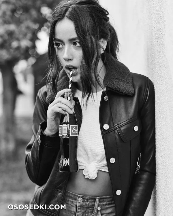 Хлоя Беннет голая - фото Chloe Bennet - 81