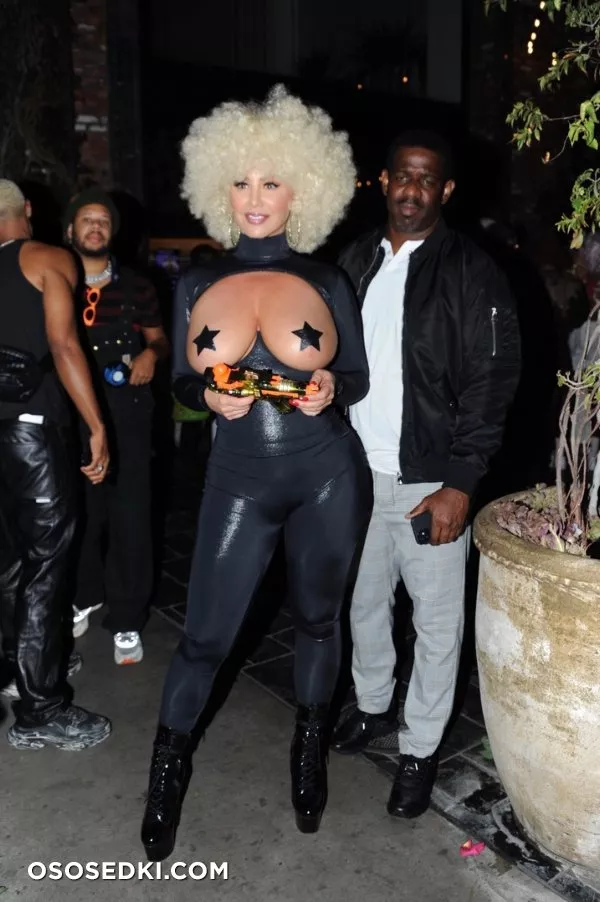 Эмбер Роуз голая - Amber Rose - фото папарацци - 357
