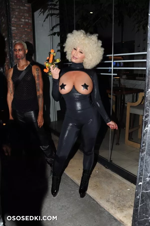 Эмбер Роуз голая - Amber Rose - фото папарацци - 374