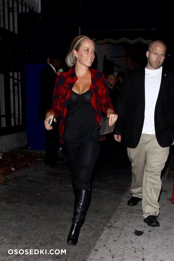 Кендра Уилкинсон (Kendra Wilkinson) голая - 53