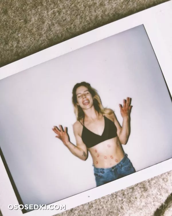 Эмили Бетт Рикардс голая, Emily Bett Rickards фото - 83