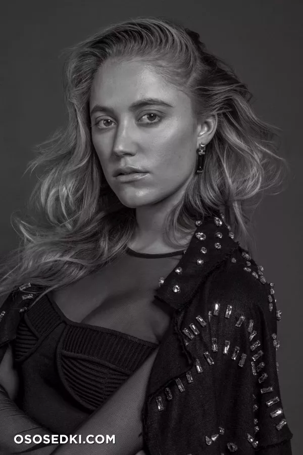 Майка Монро голая - Maika Monroe фото - 17
