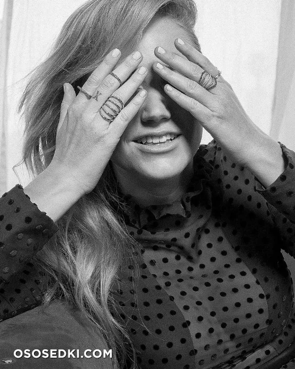 Майка Монро голая - Maika Monroe фото - 23