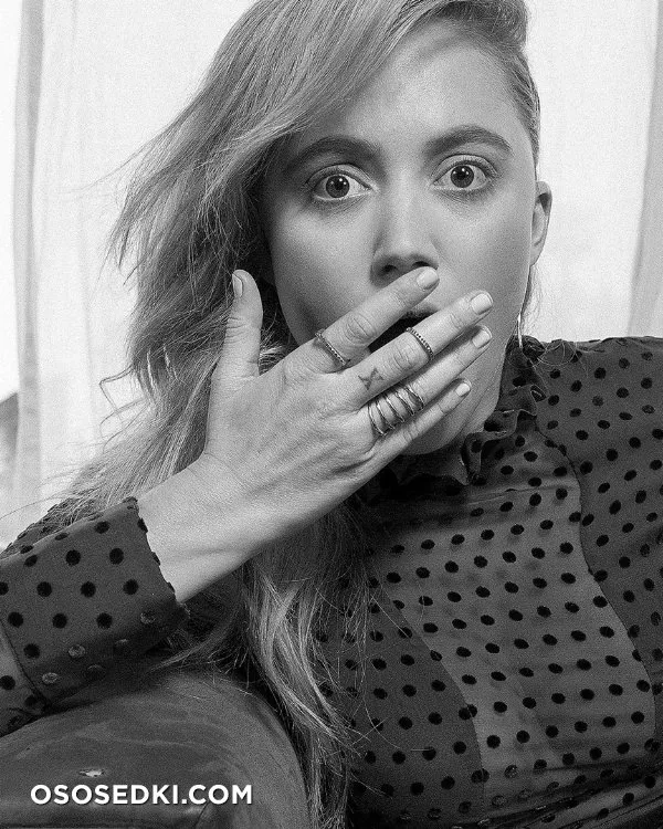 Майка Монро голая - Maika Monroe фото - 24