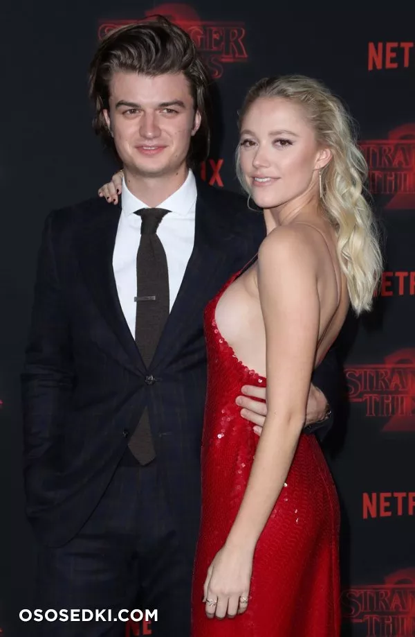 Майка Монро голая - Maika Monroe фото - 39