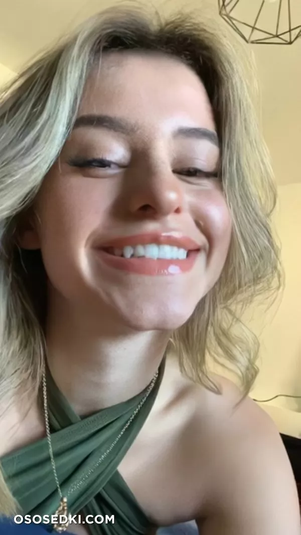 Lea Elui Nipple Slip Instagram Livestream private - 9