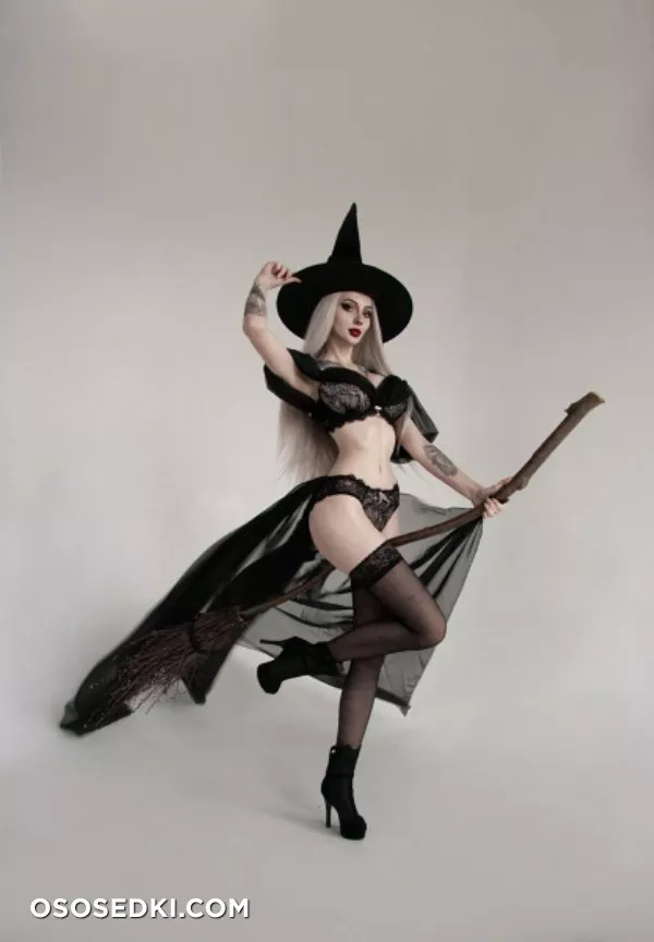 Xenon - Halloween Witch - 22