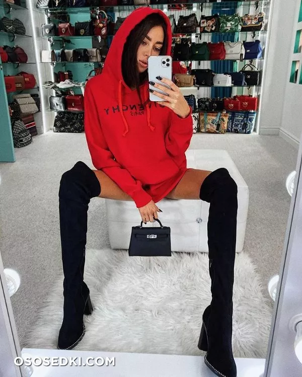Alena Omovych - 22