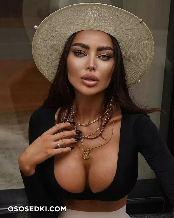 Alena Omovych - 176