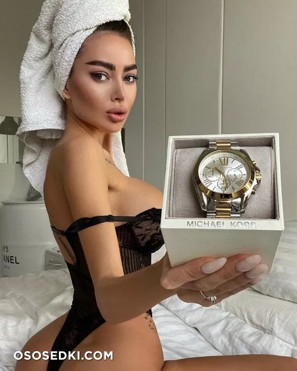 Alena Omovych - 183