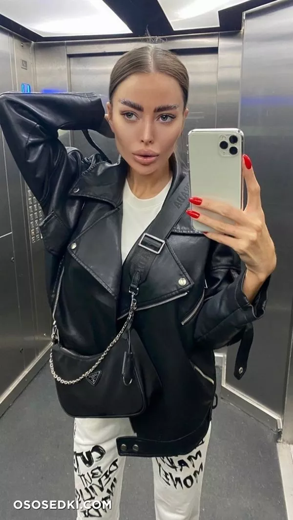 Alena Omovych - 205