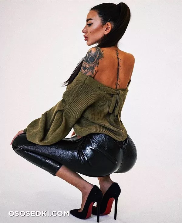 Alena Omovych - 207